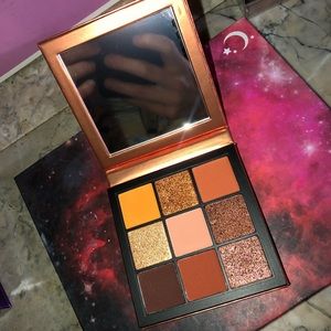 Huda beauty topaz obsessions palette